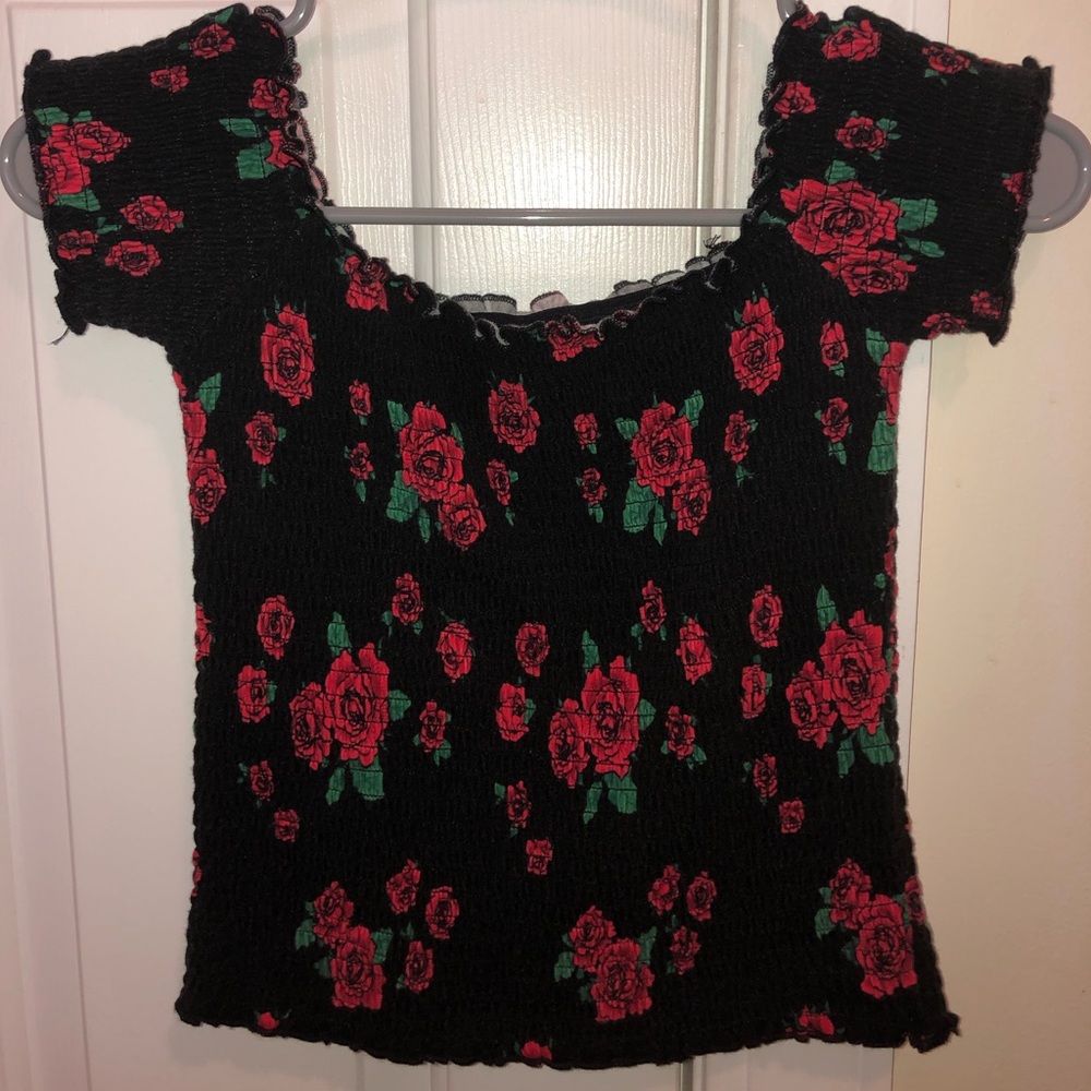 small off the shoulder Hollister top